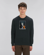 Lade das Bild in den Galerie-Viewer, Sweatshirt Crewneck: Geiler Gustav "ZUHAUSE" Print