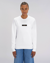 Lade das Bild in den Galerie-Viewer, Sweatshirt Crewneck: Zarte Zora "LOKALARROGANZ" Block Print Bunt