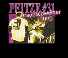 Lade das Bild in den Galerie-Viewer, T-Shirt: Kräftiger Karl "PFITZE-LILA" Print