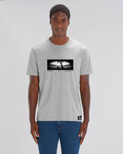 Lade das Bild in den Galerie-Viewer, T-Shirt: Kräftiger Karl "HOME" Frontprint