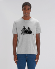 Lade das Bild in den Galerie-Viewer, T-Shirt: Kräftiger Karl "QUADRIGA" Print
