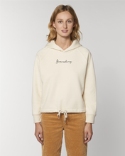 Lade das Bild in den Galerie-Viewer, Sweatshirt: Weiche Wilma "KALLIGRAPHIE" Print