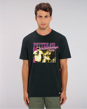 Lade das Bild in den Galerie-Viewer, T-Shirt: Kräftiger Karl "PFITZE-LILA" Print