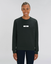 Lade das Bild in den Galerie-Viewer, Sweatshirt Crewneck: Zarte Zora &quot;LOKALARROGANZ&quot; Block Print
