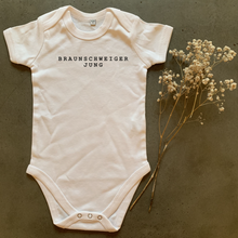 Lade das Bild in den Galerie-Viewer, Baby Body: Kleiner Klaus &quot;BRAUNSCHWEIGER JUNG&quot; Print
