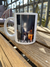 Lade das Bild in den Galerie-Viewer, Tasse: Kantiger Kurt &quot;ZUHAUSE&quot; Print

