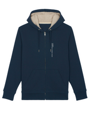 Lade das Bild in den Galerie-Viewer, Sherpa Hoodie: Kuscheliger Klaus &quot;BRAUNSCHWEIGER JUNG&quot; Stick
