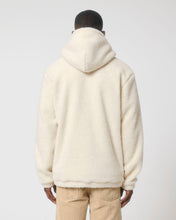 Lade das Bild in den Galerie-Viewer, Sherpa Pullover: Heizender Holger &quot;LOKALARROGANZ&quot; Stick
