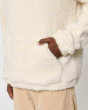 Lade das Bild in den Galerie-Viewer, Sherpa Pullover: Heizender Holger &quot;BRAUNSCHWEIGER JUNG&quot; Stick
