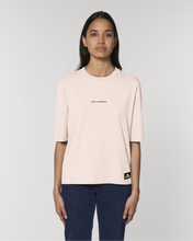 Lade das Bild in den Galerie-Viewer, T-Shirt: Harmonische Helen &quot;LOKALARROGANZ&quot; Stick
