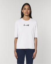 Lade das Bild in den Galerie-Viewer, T-Shirt: Harmonische Helen &quot;Löwenstadt&quot; Print
